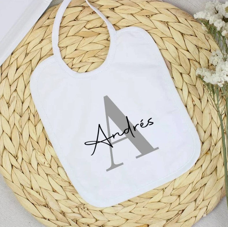 Babero Personalizado Inicial y Nombre