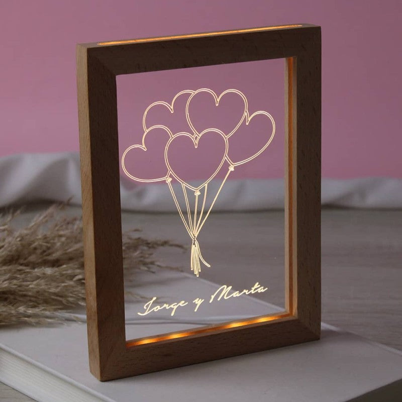 Marco de Madera con Led con Nombres y Globos de Corazón